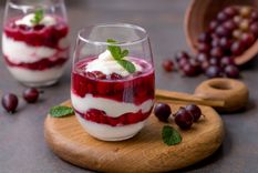 Mousse de queso mascarpone y frutos rojos Una receta simple y deliciosa para hacer en minutos. Foto: Shutterstock