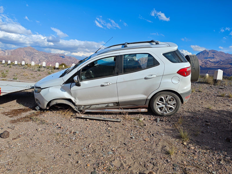 La camioneta quedó al costado de la ruta.&nbsp;&nbsp;