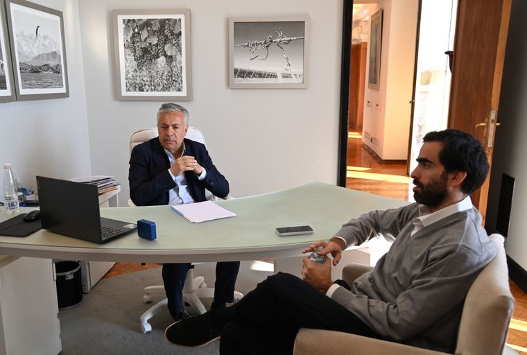 El gobernador Alfredo Cornejo y el ministro de Hacienda, Víctor Fayad.