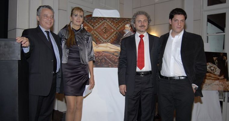 Los doctores Guillermo Blugerman y Diego Schavelzon junto a Ivanna González y Franco Belpassi. Foto: Gentileza Marcelo Arias