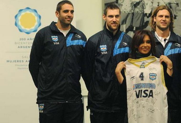 La presidenta despidiendo a la selección. Foto: fotostelam
