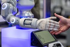 Con el impulso de soluciones basadas en inteligencia artificial, la compañía busca la reducción de riesgos y la entrega de software ágil, segura y a gran escala. Foto: EFE