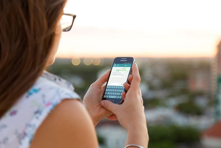Conoce la lista completa de celulares que se quedarán sin WhatsApp en 2024 Foto: Alex Photo Stock / Shutterstock