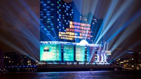 La Elbphilharmonie de Hamburgo, Alemania, combina una base histórica con una estructura contemporánea de vidrio. El edificio es un o ícono cultural de esa ciudad. La Elbphilharmonie de Hamburgo, Alemania, combina una base histórica con una estructura contemporánea de vidrio. El edificio es un o ícono cultural de esa ciudad.