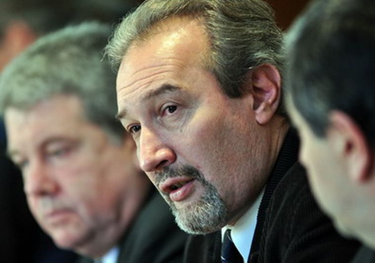 El ministro Cerroni fue el encargado de anunciar el nuevo plan de ahorro. Foto: Gentileza