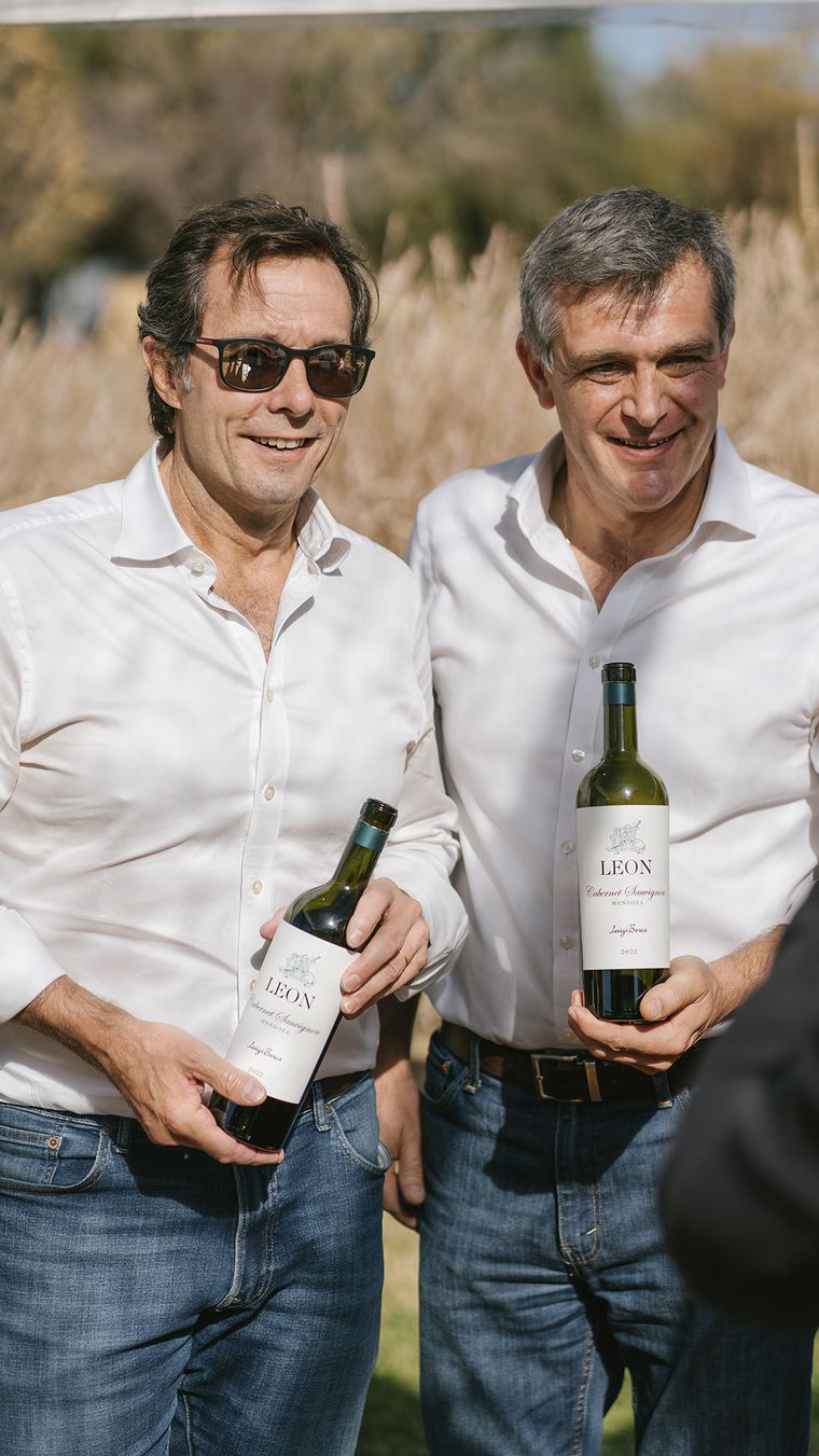 Alberto Arizu (h) y Pablo Cúneo presentan León. Alberto Arizu (h) y Pablo Cúneo presentan León.