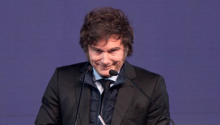 El presidente firmó los dos decretos de intervención de las obras sociales vinculadas al ladrillo. Foto: Santiago Tagua/MDZ