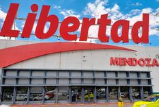Hiper Libertad y La Anónima anunciaron la operación de compra venta que incluye 12 locales en distintos puntos del país.&nbsp;