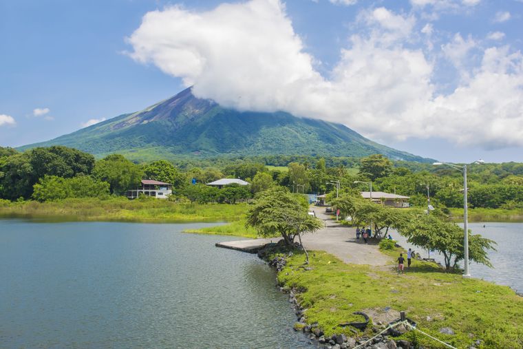 La Isla de Ometepe en Nicaragua es perfecta para hacer senderismo. La Isla de Ometepe en Nicaragua es perfecta para hacer senderismo.