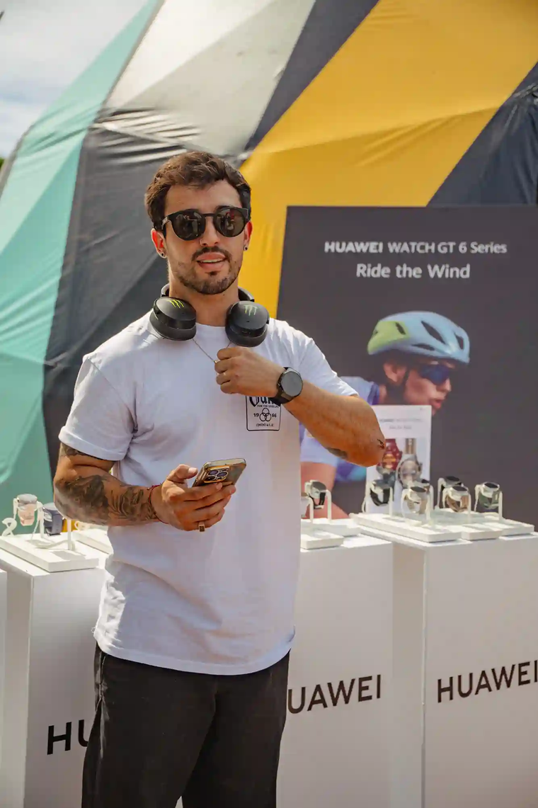 El campeón olímpico José 'Maligno' Torres Gil presentando el nuevo reloj de Huawei. El campeón olímpico José 'Maligno' Torres Gil presentando el nuevo reloj de Huawei.