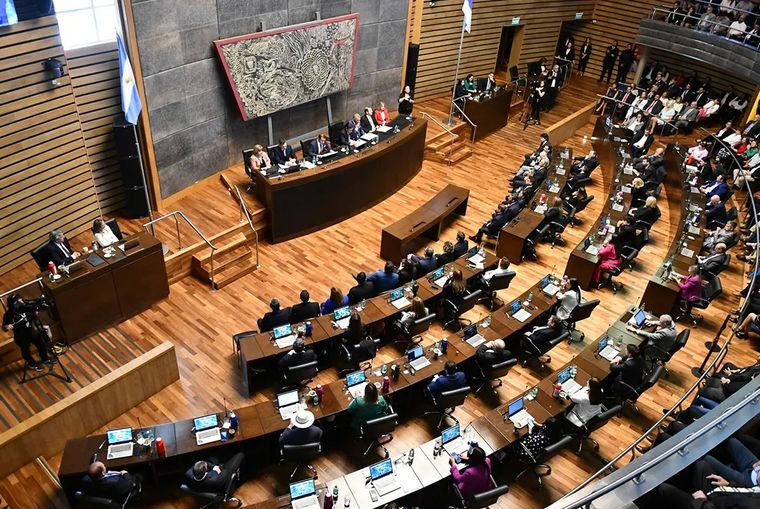 Tras un intenso debate del proyecto de ley, Misiones se convirtió en la primera provincia en sancionar el Presupuesto 2026. Tras un intenso debate del proyecto de ley, Misiones se convirtió en la primera provincia en sancionar el Presupuesto 2026.