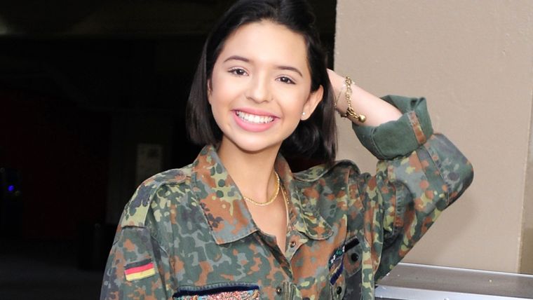 Ángela Aguilar. Foto: Mamás Latinas - https://images.ctfassets.net/86mn0qn5b7d0/r3GB1FZnQcP5Gi7FToRio/2ee116b2b092f1c24d32ecc76bcbbaa0/angela_port.jpg