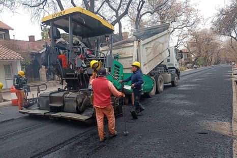 Las obras se ejecutan en distintos sectores de la Ciudad con el objetivo de mejorar la circulación y la seguridad vial. Las obras se ejecutan en distintos sectores de la Ciudad con el objetivo de mejorar la circulación y la seguridad vial.
