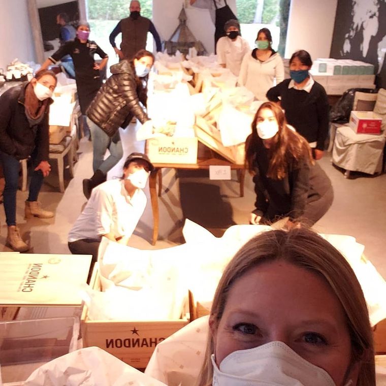 El equipo de Terrazas y Chandon, en plena faena.