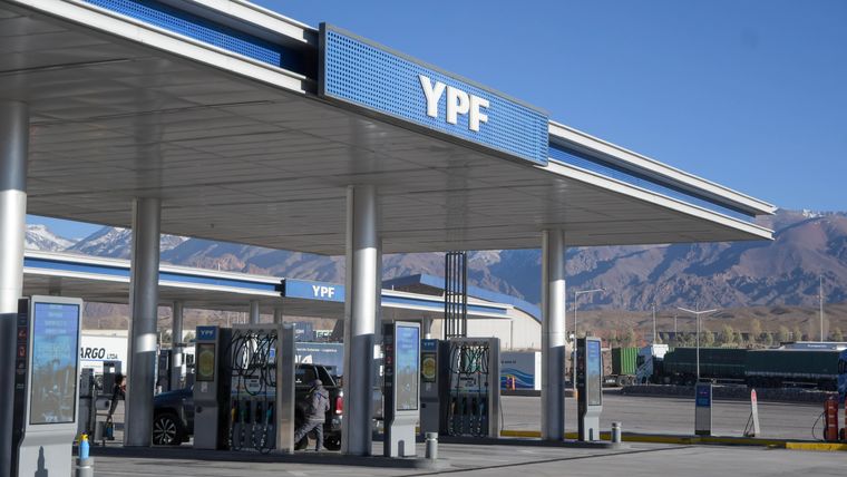 YPF ofrece el micropricing que actualiza el valor de la nafta en vivo.