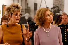 La reina Sofía mantiene sus looks sofisticados y un estilo muy personal Foto: Twitter @casareal