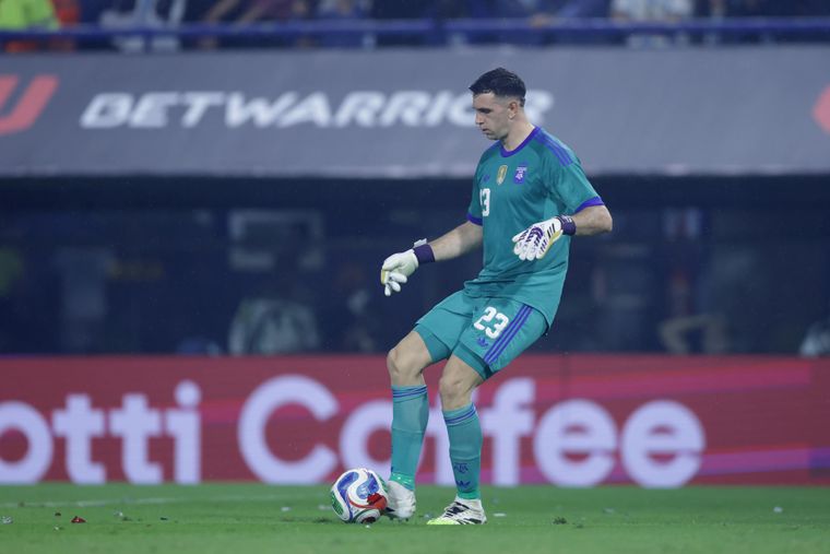 Dibu Martínez no se guardó nada tras el ajustado triunfo sobre Mauritania.