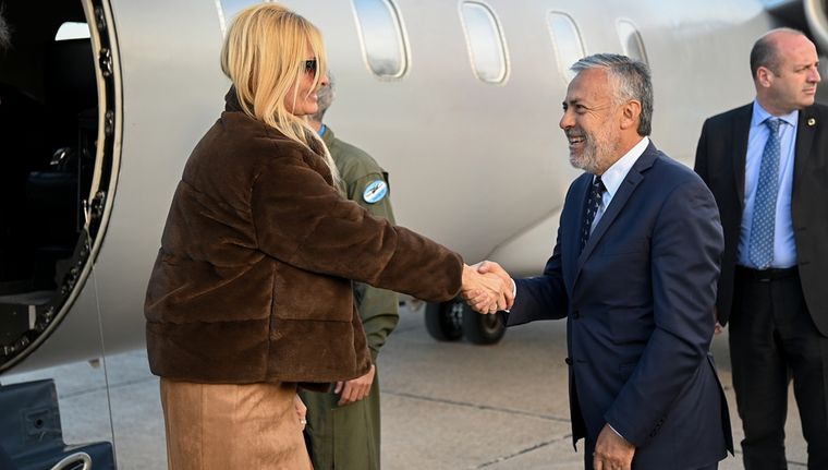 En poco tiempo Milei cambió de humor y de pareja. Hace un año anunciaba el En poco tiempo Milei cambió de humor y de pareja. Hace un año anunciaba el