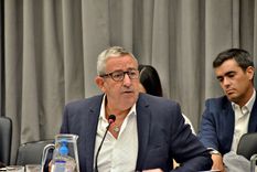 El proyecto de Cobos plantea retrasar una hora los relojes en todo el país.