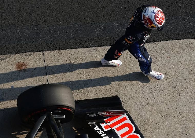 El neerlandés se mostró muy molesto tras una carrera complicada.