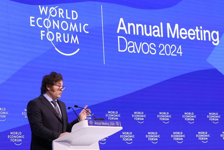 El presidente Javier Milei se prepara para dar un nuevo discurso en el Foro Económico Mundial de Davos, tras su paso previo en 2024, donde advirtió que Occidente está en peligro. Foto: Noticias Argentinas
