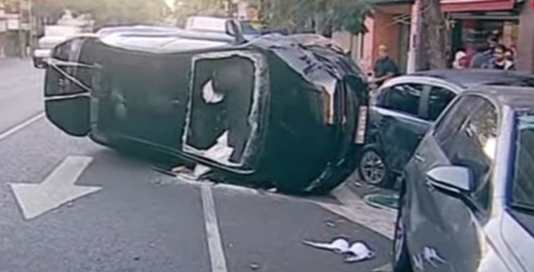 El auto quedó destrozado