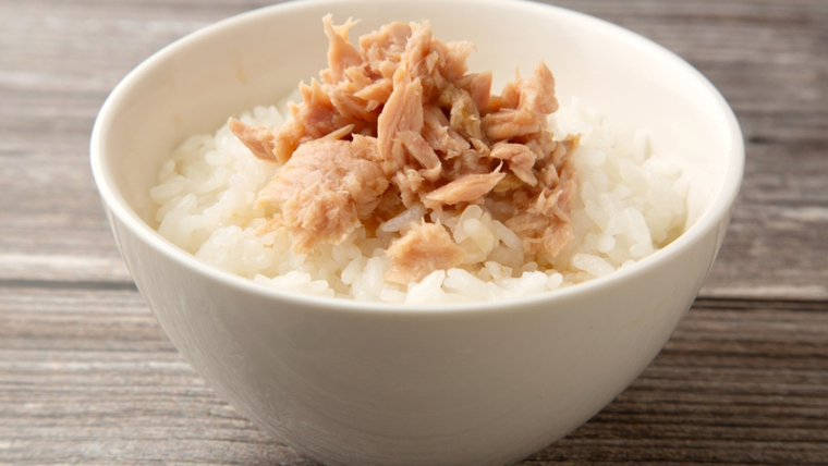 Con pocos ingredientes: receta de arroz con atún.