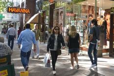 Una encuesta realizada por la Cecitys difundió cómo funcionará el comercio en Mendoza durante Semana Santa. Una encuesta realizada por la Cecitys difundió cómo funcionará el comercio en Mendoza durante Semana Santa.