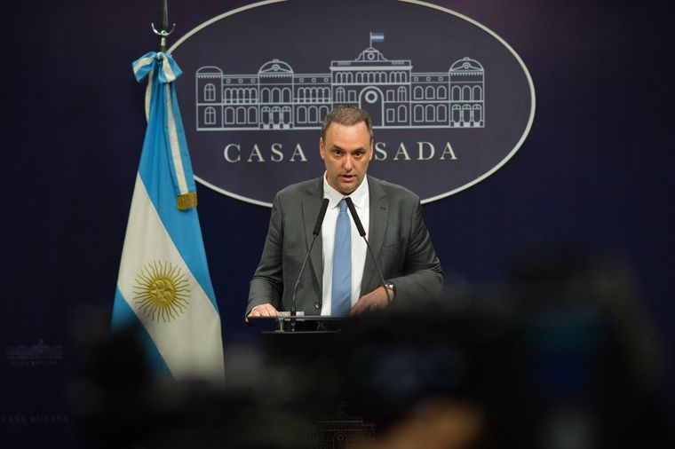 Manuel Adorni habló al término de la reunión con gobernadores