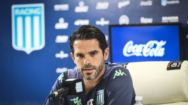 Fernando Gago El técnico de Racing bancó a Cardona y aseguró que está muy bien. Foto: Racing