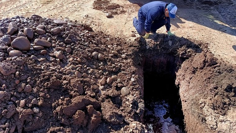 Una calicata en la zona afectada de Lunlunta. Foto: Walter Moreno/Mdz