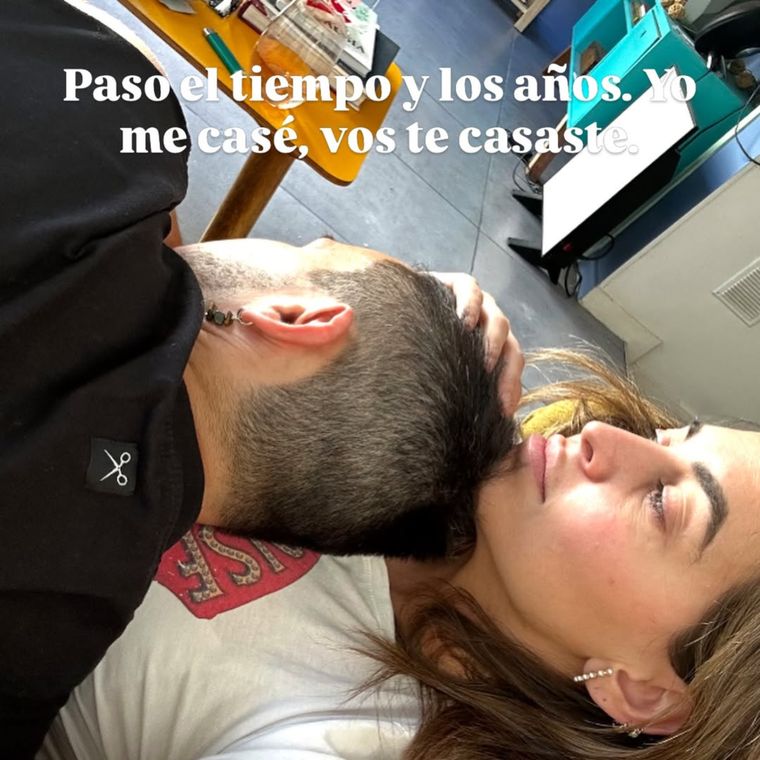 La vida los volvió a cruzar. La vida los volvió a cruzar.