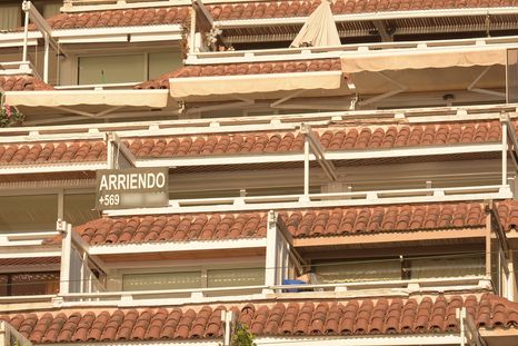 Más de 200 turistas argentinos denunciaron haber sido estafados con alojamientos falsos en Reñaca, donde pagaron alquileres que nunca existieron. Más de 200 turistas argentinos denunciaron haber sido estafados con alojamientos falsos en Reñaca, donde pagaron alquileres que nunca existieron.