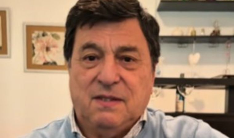 El ex futbolista y presidente del Millonario, Daniel Passarella, le hizo llegar un afectuoso saludo a los hinchas en un momento poco oportuno y con detalles insólitos.&nbsp;