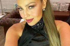 ¡sigue arrasando! thalia mostro su cuerpazo a sus 48 anos de edad