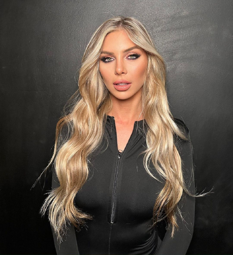 Frente al espejo, Romina Malaspina presume su imponente silueta en top deportivo Romina Malaspina es una influencer, modelo y DJ. Foto: Instagram