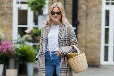 Los jeans tendencia 2022 son distintos pero todos con una oda a lo vintage. Foto: Live About