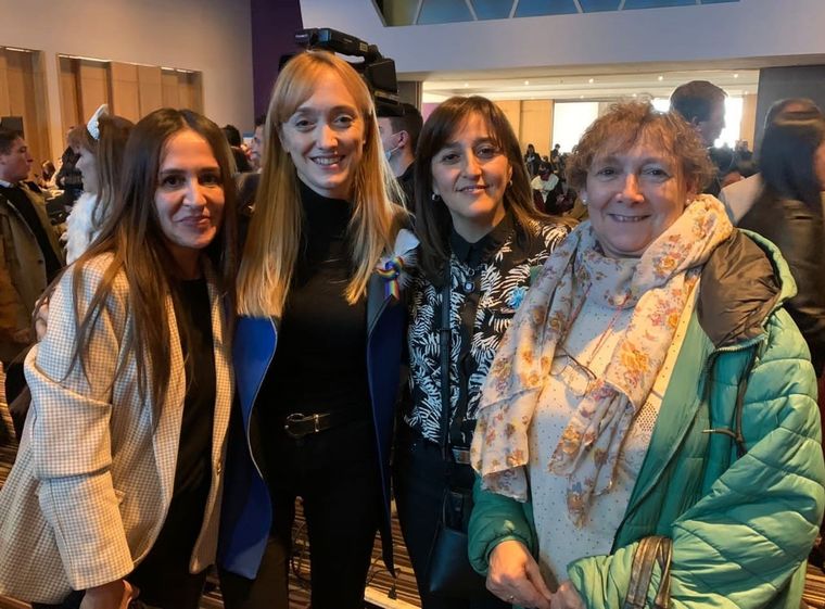 La senadora nacional Anabel Fernández Sagasti junto a la ex rectora y la actual conductora del instituto. Foto: Facebook