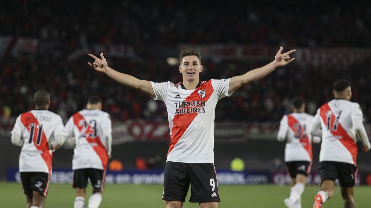 River hace cuentas: cuánto dinero podría recibir por la venta de Julián Álvarez al Barcelona