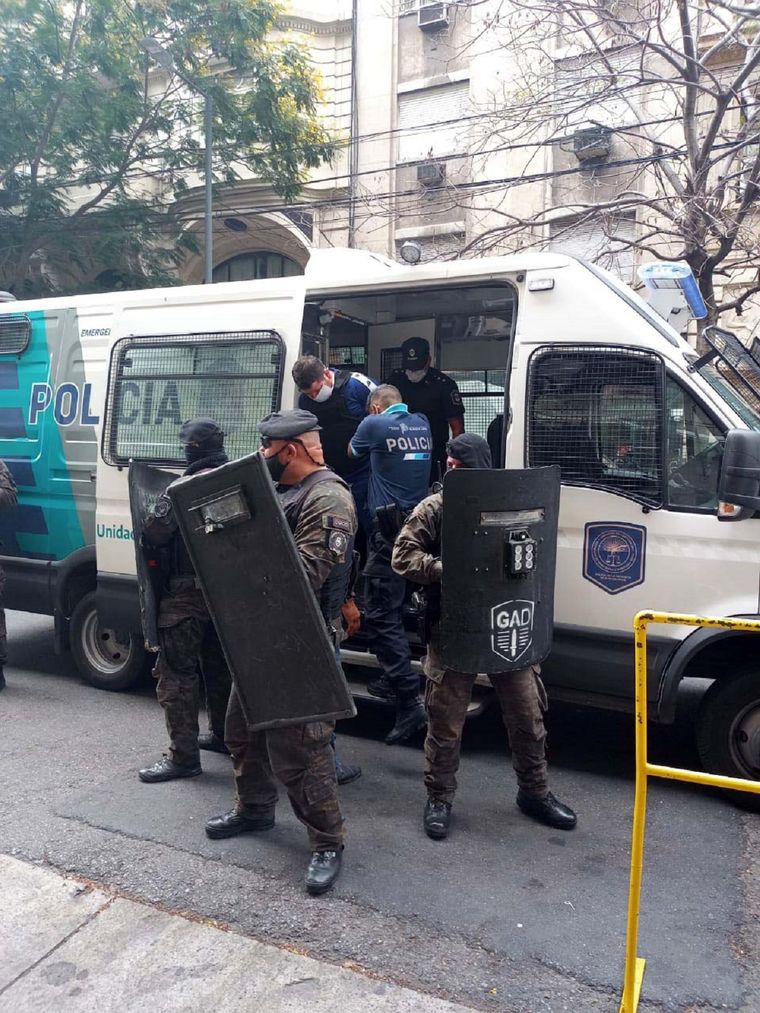 Así llevaban al Paisa a la cárcel. Foto: TELAM