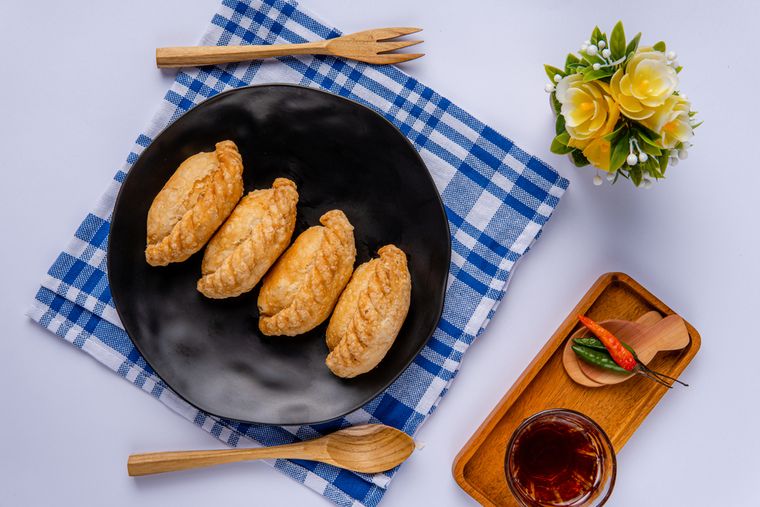 La receta de empanadas de papa y curry combina técnicas tradicionales con sabores de la cocina india. La receta de empanadas de papa y curry combina técnicas tradicionales con sabores de la cocina india.
