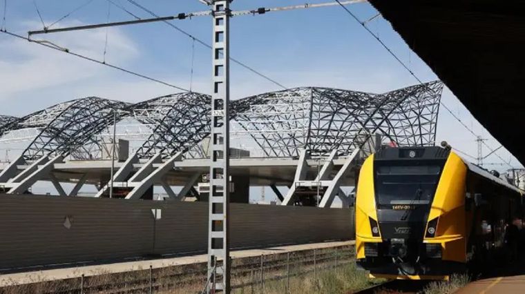 El proyecto conectará los países bálticos con la red ferroviaria europea. Foto: Getty Images
