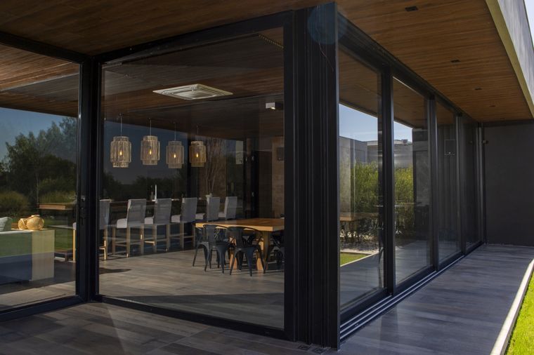 Abertura de PVC con doble vidrio hermético.