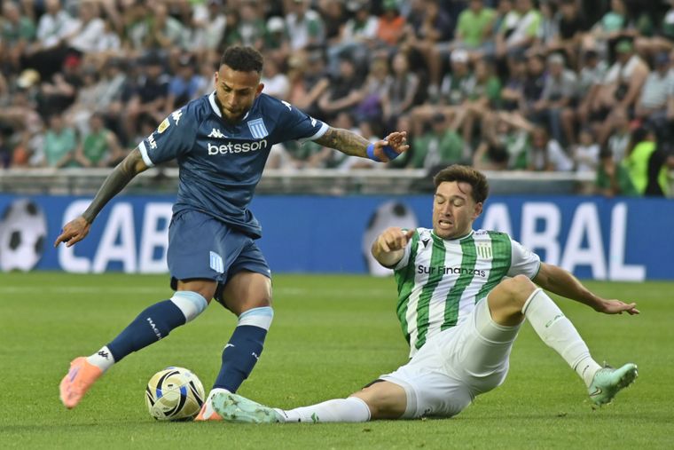 Racing venció a Banfield en el Florencio Sola.