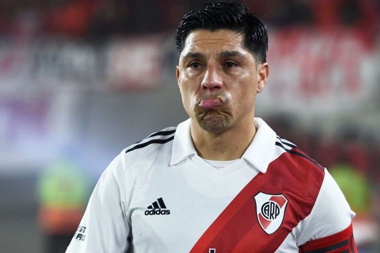 Como un hincha más: Enzo Pérez lloró al salir a la cancha para el último partido de Gallardo en el Monumental.