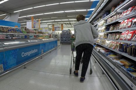 El dato de julio trajo alivio, pero el mercado financiero está en alerta: Si no se renueva la deuda, el BCRA tendrá que emitir o devaluar.Foto: ALF PONCE MERCADO / MDZ El dato de julio trajo alivio, pero el mercado financiero está en alerta: Si no se renueva la deuda, el BCRA tendrá que emitir o devaluar.Foto: ALF PONCE MERCADO / MDZ