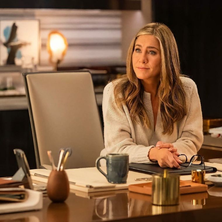 Alex Levy, el personaje de “The Morning Show”, convirtió a Jennifer Aniston en referente del look de oficina. Foto: Instagram