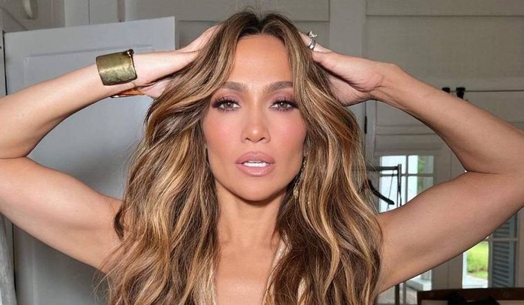 Jennifer Lopez posa en lencería y desata la admiración Jennifer Lopez es una actriz, bailarina, cantante y empresaria estadounidense. Foto: Instagram