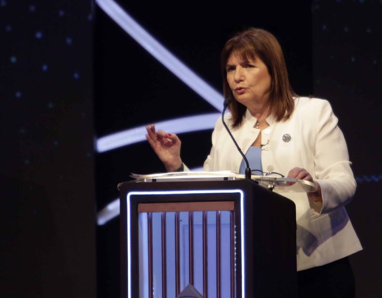 El consejo de Bullrich a una joven mendocina que podría llegar a ser diputada este año. Foto: Télam