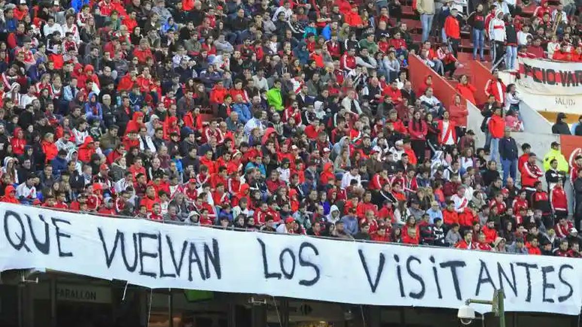 La Liga Profesional de Fútbol anunció el regreso del público visitante con un partido piloto